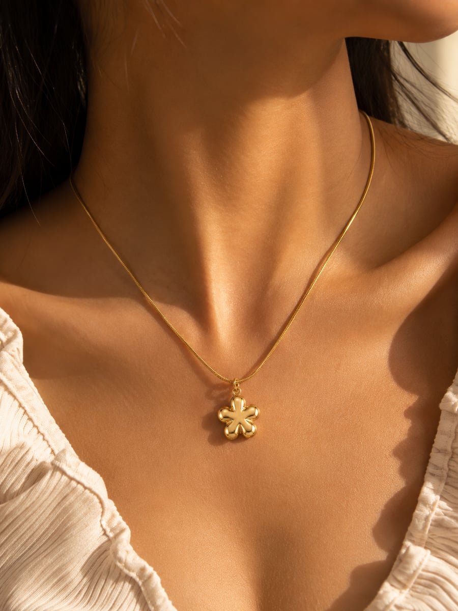 Puffed Flower Pendant Necklace – 18K Gold Plated - view 2
