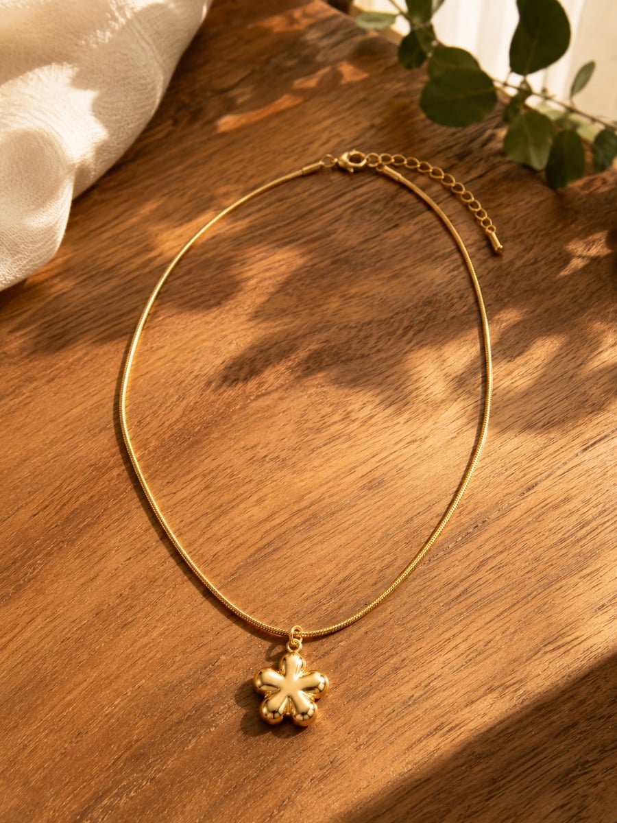 Puffed Flower Pendant Necklace – 18K Gold Plated - view 4